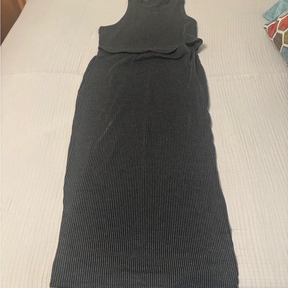 NBlack and White Striped Sleeveless Dress